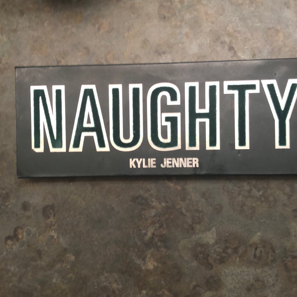 kylie cosmetics naughty palette